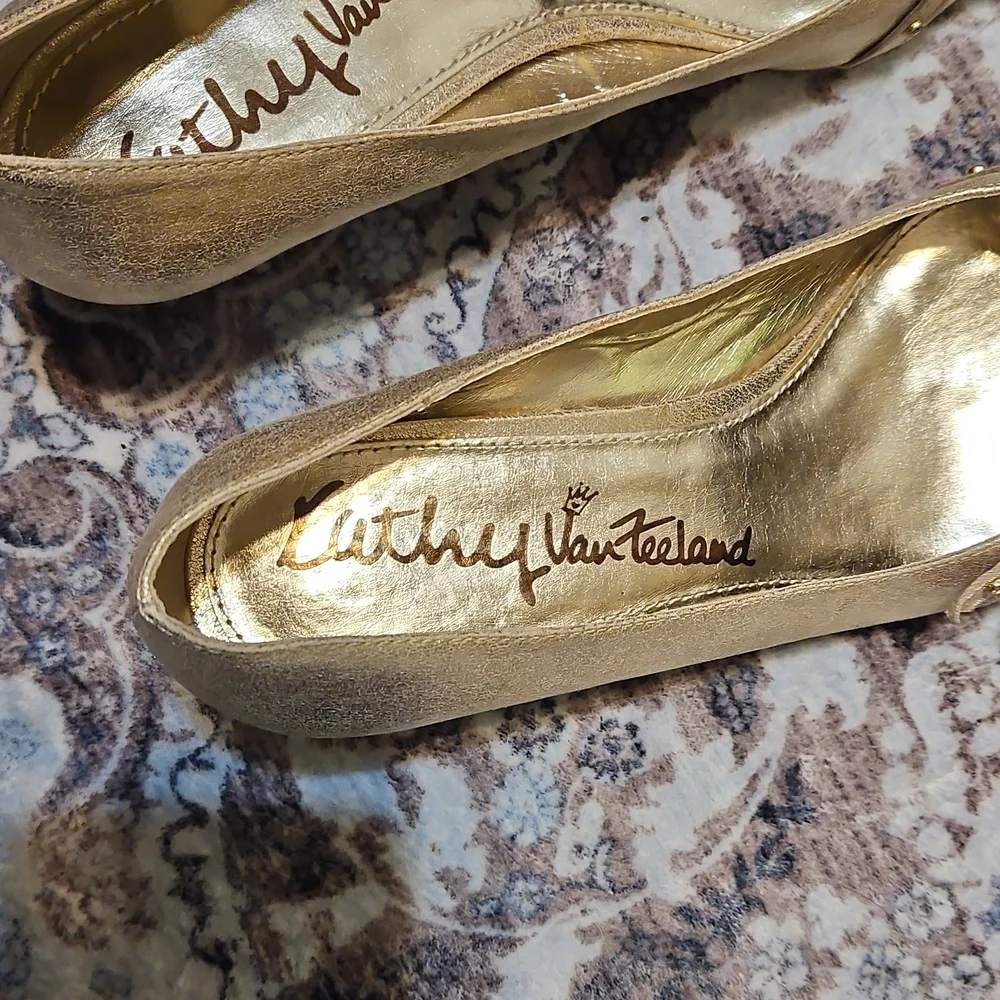 Kathy Van Zeeland Metallic Gold Heels - Picture 9 of 12